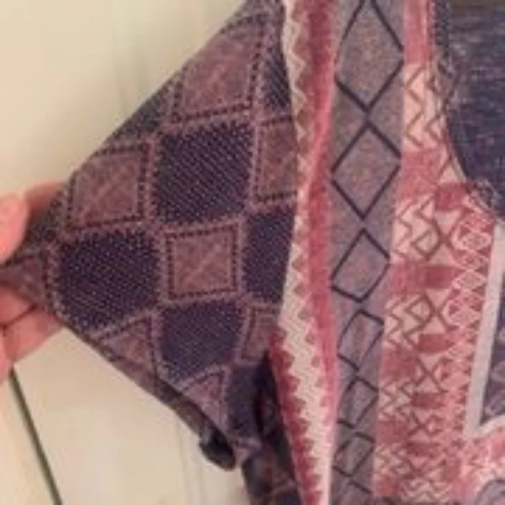 Top - Picture 2 of 2